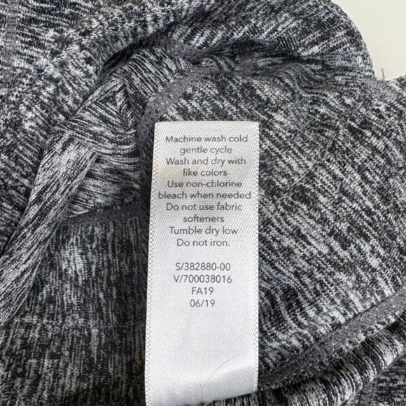 Athleta Womens Uptempo Long Sleeve Shirt Top Size Small Gray Thumb Holes Stretch - Picture 5 of 9